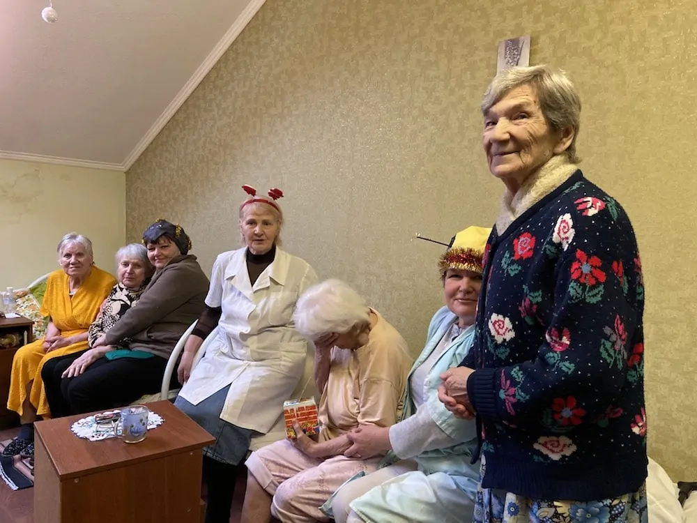 праздник в доме престарелых