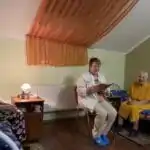 присмотр за стариками