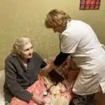 присмотр за пожилыми людьми