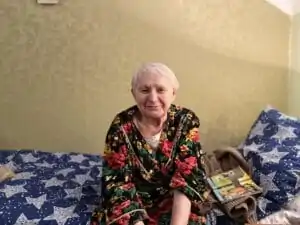 уход и присмотр за пожилыми людьми